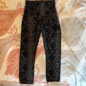 Women's snake print lululemon leggings